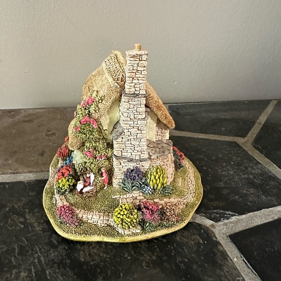 Charming Cottage Figurine with Floral Accents - Picture 2 of 6